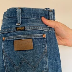 Wrangler Men’s Dark Wash Worn Denim Jeans 36”x34”